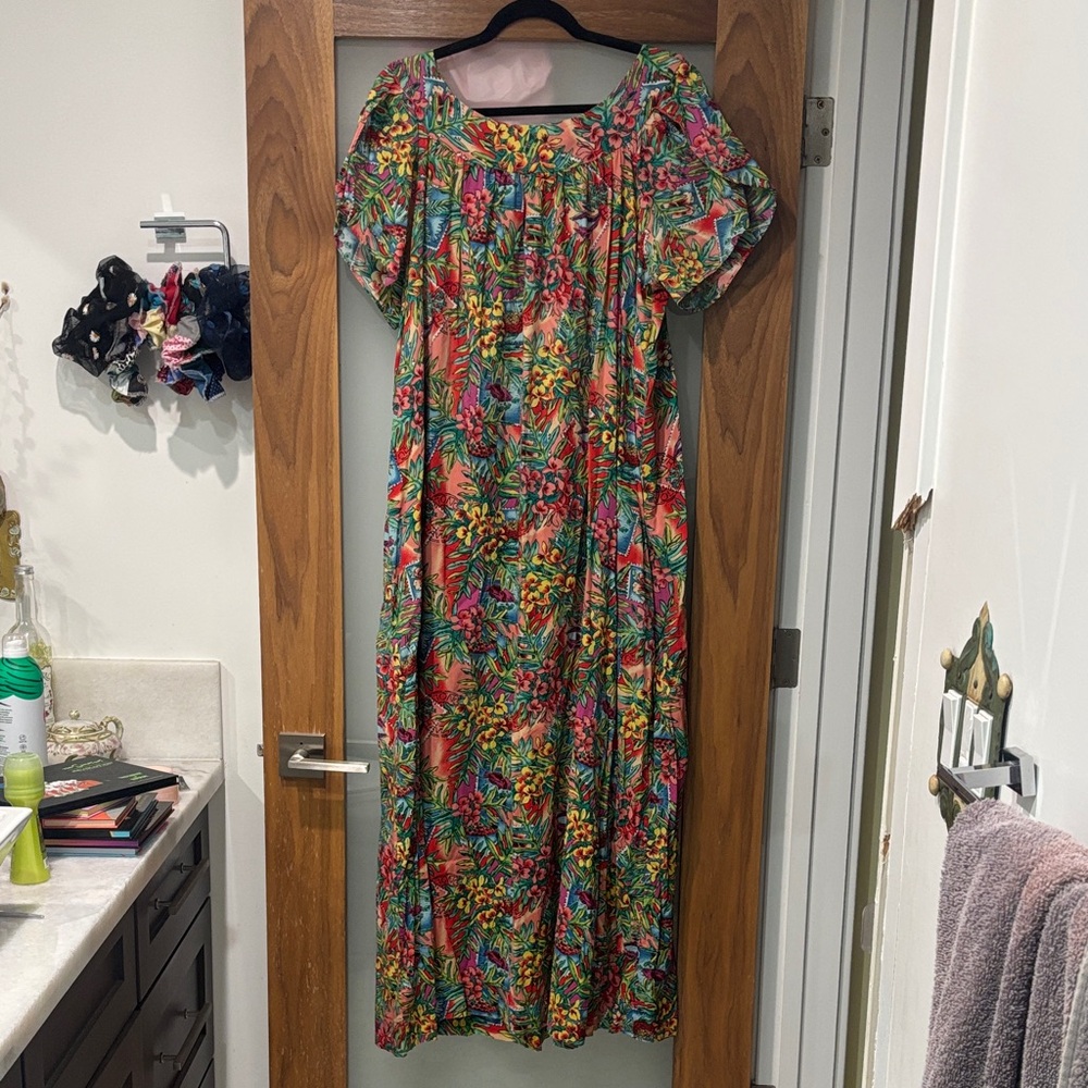 Vintage Hilo Hattie Hawaiian Floral Maxi Dress